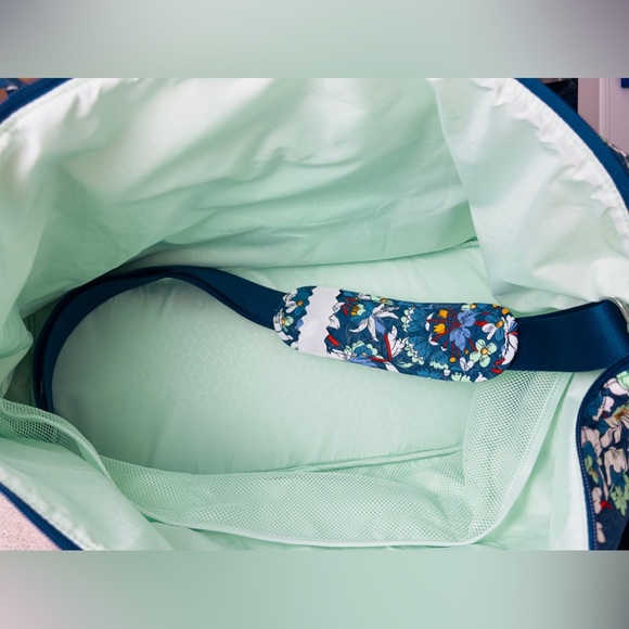 Vera Bradley Deluxe Travel Tote with Trolley Sleeve Floral Bursts Duffel… - Picture 8 of 8